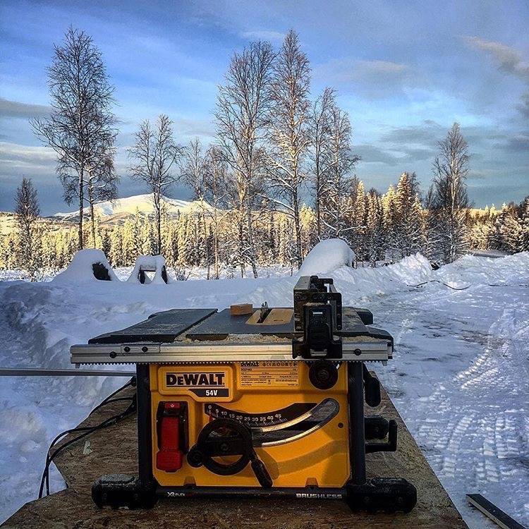 Dewalt FlexVolt körfűrész a svéd hidegben